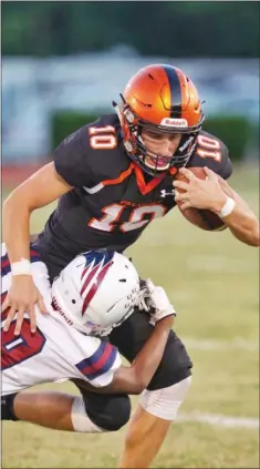  ?? RICH HUNDLEY III — FILE PHOTO — FOR THE TRENTONIAN ?? Pennsbury’s Drew Henson (10) scored two touchdowns on Saturday