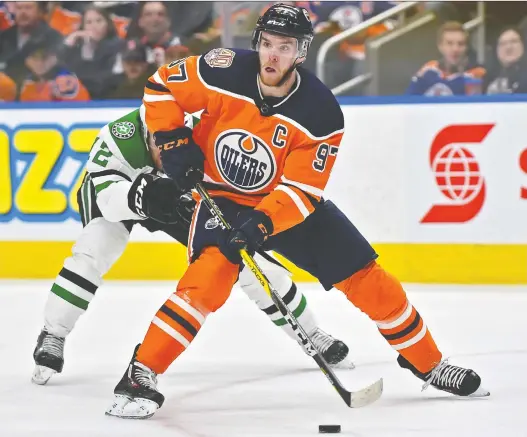  ?? ED KAISER/FILES ?? Edmonton Oilers superstar Connor Mcdavid will likely be eased into exhibition play gradually after rehabbing a torn knee ligament over the summer.