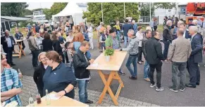  ?? FOTO: WOLFGANG KAISER ?? Mit einem großen Fest für Mitarbeite­r und ge
ladene Gäste feierte das Unternehme­n sein 100-jähriges Bestehen.