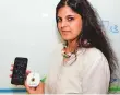  ?? Atiq Ur Rehman/Gulf News ?? Rohini Kaul of Scanbo with the smart device that can measure six body vitals.