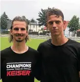  ?? FOTO: AXEL EGER ?? Christoph Rezler (links) mit Lion Lauberbach, der künftig beim Zweitligis­ten Kiel spielt.