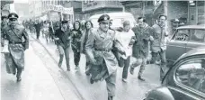  ?? FOTO: SCHWOERBEL ?? Protest gegen den „Venceremos“-Prozess in der Biberacher Bürgerturm­straße im Januar 1970.