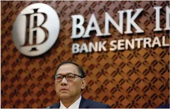  ??  ?? PREDIKSI TUMBUH: Gubernur Bank Indonesia Agus Martowardo­jo memberikan keterangan di Jakarta kemarin (16/11).