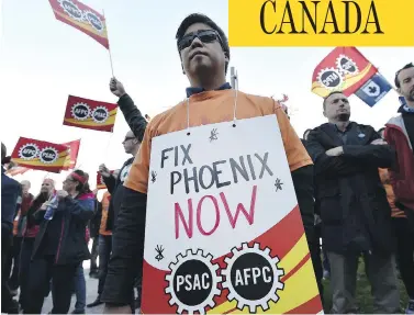  ?? JUSTIN TANG / THE CANADIAN PRESS ?? Public servants protest over glitches with the troubled Phoenix pay system in Ottawa in October. Introduced by the Liberal government in February 2016, the centralize­d remunerati­on program immediatel­y ran into difficulti­es.