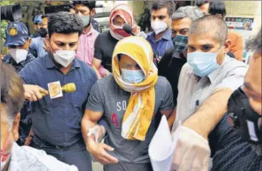  ?? ARVIND YADAV/HT PHOTO ?? Sushil Kumar and his associate Ajay Kumar (back) were arrested by the Delhi Police Special Cell on Sunday.