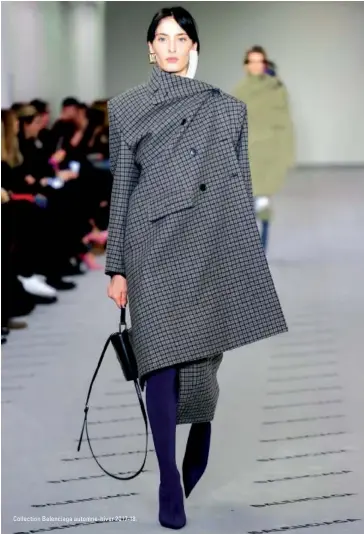  ??  ?? Collection Balenciaga automne-hiver 2017-18.