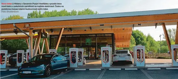  ?? Foto: Shuttersto­ck ?? Nová doba U Hildenu v Severním Porýní-Vestfálsku vyrostlo letos nové bistro s pekařstvím zaměřené na majitele elektroaut. Česko na podobnou čerpací stanici budoucnost­i zatím čeká.