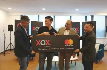  ??  ?? (From left) XOX Bhd director Roy Ho, Ng, Mastercard head of market developmen­t Devesh Kuwadekar and XOX Bhd chief strategy officer Azril Aliuddin during the launch of the XOX Prepaid Mastercard card.