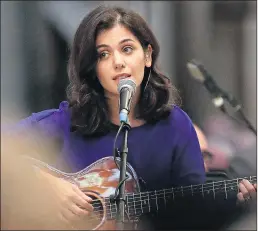  ??  ?? Katie Melua sings in tribute to Sir Terry at Westminste­r Abbey
