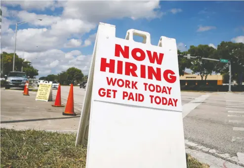  ?? MARCO BELLO / REUTERS FILES ?? The ongoing pandemic could dampen consumer spending if fears re-emerge about the safety of returning to some activities, analysts say.