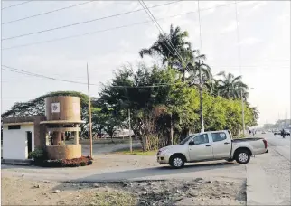  ?? FREDDY RODRÍGUEZ / EXPRESO ?? Lugar. La vía al km 26 comprende una zona inundable. En ese predio se levantarán 900 casas.