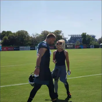  ?? MEDIANEWS GROUP PHOTO ?? Zach and Julie Ertz get together after Eagles practice Monday at the NovaCare Complex. Julie is in town to promote the USWNT’s upcoming friendly with Portugal.