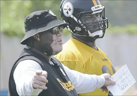  ??  ?? Nose tackle Daniel McCullers gets instructio­n from defensive line coach Karl Dunbar at workouts Thursday on the South Side.