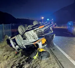  ?? (Foto vigili del fuoco) ?? Distrutta L’auto cappottata ieri mattina a Vandoies