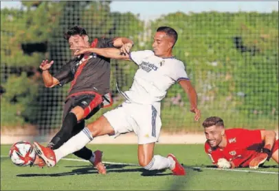  ??  ?? Lucas Vázquez, el pasado domingo, en acción contra el Rayo Vallecano.