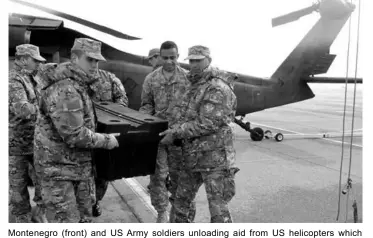  ??  ?? Montenegro (front) and US Army soldiers unloading aid from US helicopter­s which arrived in Montenegro to join rescue operations in the areas of the tiny Balkan state hit by the heaviest snowfall in 60 years.