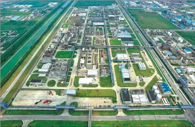  ?? PROVIDED TO CHINA DAILY ?? Evonik has built a new specialty silicone plant in a multi-user site in the Shanghai Chemical Industry Park.