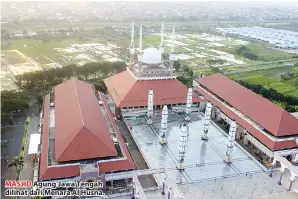 ??  ?? MASJID Agung Jawa Tengah dilihat dari Menara Al Husna.