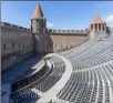  ??  ?? Le Théâtre Jean Deschamps : un si bel outil... dans un cadre unique au monde