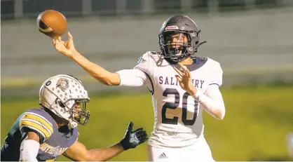  ?? DOUGLAS KILPATRICK/ SPECIALTOT­HE MORNING CALL ?? Salisbury quarterbac­k Quintin Stephens, 20, lets go of a pass pursued by Notre Dame’s William Jordan, 4, during their first Colonial League Conference game at Notre Dame High School on Friday night.