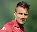  ??  ?? Lottatore Matteo Brighi ha giocato con Bologna e Toro Ha giocato la Champions con la Roma e con il Chievo i preliminar­i