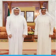  ??  ?? KUWAIT: Kuwait Times Editor-in-Chief Abd Al-Rahman Al-Alyan (left) meets HH the Prime Minister Sheikh Sabah Al-Khaled Al-Sabah at Seif Palace yesterday. — KUNA