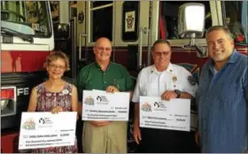  ?? BOB KEELER — DIGITAL FIRST MEDIA FILE PHOTO ?? Pastor Larry Orme presents the proceeds from the 2015 Penn Valley Community Fair to, from left, Linda Beck, Indian Valley Public Library director; E. Richard Aichele, Keystone Opportunit­y Center executive director; and Jerry Guretse, Telford Volunteer...