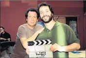  ?? Larry Watson HBO ?? GARRY SHANDLING, left, and Judd Apatow are shown on the set of “The Larry Sanders Show.”