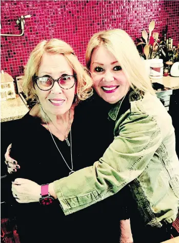  ?? JANN ARDEN ?? Jann Arden chose to write about her mother Joan Richards in her new book, Feeding My Mother: Comfort and Laughter in the Kitchen as My Mom Lives With Memory Loss.