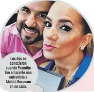  ??  ?? Los dos se conocieron cuando Pazmiño fue a hacerle una
entrevista a Abdalá Bucaram
en su casa.