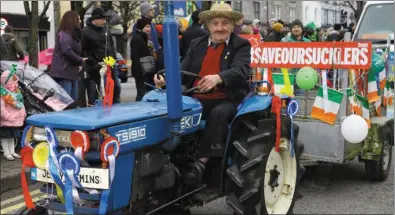  ?? Photo by Con Dennehy ?? It couldn’t be /wouldn’t be held without him. Jerry Cremins hasn’t missed a parade in Castleisla­nd since it was initiated here in 1989.