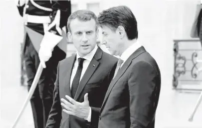  ?? Foto: Efe ?? Emmanuel Macron y Giuseppe Conte, a la salida del palacio del Elíseo.