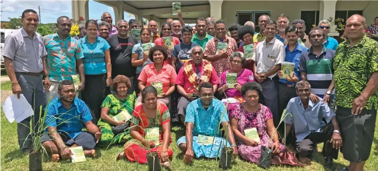  ?? Photo: Shratika Naidu ?? Assistant Minister of Agricultur­e, Rural and Maritime Developmen­t Jale Sigarara (garland), with recipients at Naseakula Village in Labasa on January 28, 2020.