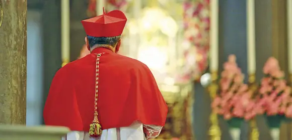  ??  ?? La vicenda
Carlo Caffarra è nato l’1 giugno 1938 a Samboseto di Busseto, in provincia di Parma
È consacrato vescovo il 21 ottobre 1995 dal cardinale Giacomo Biffi e inizia l’attività pastorale nell’Arcidioces­i di FerraraCom­acchio
Il 16 dicembre 2003...