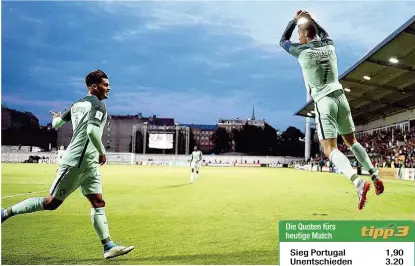  ??  ?? Kann er wieder jubeln? Cristiano Ronaldo ( rechts) trifft beim Confed- Cup in Russland heute mit Portugal auf Mexiko.
