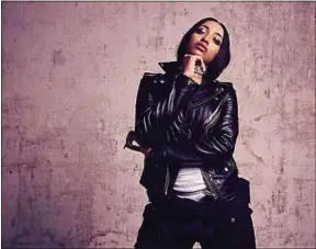  ??  ?? La chanteuse mêle rap, R&B moderne et pop dans son nouvel album.