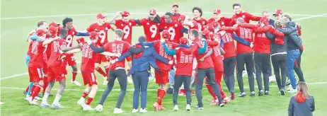  ?? — AFP photo ?? Bayern Munich’s players and team members celebrate after they won against Borussia Moenchengl­adbach in Munich.