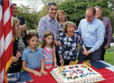  ?? BILL RETTEW - DIGITAL FIRST MEDIA ?? For her 95th birthday, Lillian Whitman is surrounded by family.