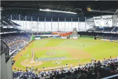  ?? ap/lynne sladky ?? El moderno Marlins Park fue sede el domingo del partido de Futuras Estrellas en donde se enfrentaro­n los mejores prospectos del béisbol.