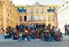  ?? Foto: Frank Schweizer ?? Während der Austauschw­oche in Savigny-le-Temple arbeiteten die Schüler des Erasmus+-Projekts „To Hell and Back“nicht nur intensiv an der Ausstellun­g, sondern erkundeten auch historisch­e Stätten des Ersten Weltkriegs in und um Paris, unter anderem das Schloss Versailles.