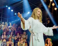  ??  ?? In scena A sinistra «Jesus Christ Superstar», oggi e domani al Comunale di Vicenza A destra, Marco Ongaro: esce l’ultimo «Il fantasma baciatore»