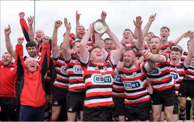  ?? Photos: Sam Barnes/Sportsfile ?? Tom Ryan of Enniscorth­y RFC lifts the cup after the Bank of Ireland Provincial Towns Cup final match between Enniscorth­y RFC and Wicklow RFC at Navan RFC.