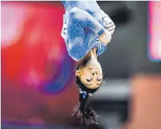  ?? FOTO: DPA ?? Kraftvoll und elegant: Simone Biles beim Sprung.