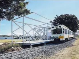  ?? ADRIÁN SOTO ?? Pedregal construye un andén contiguo a sus instalacio­nes, en San Antonio de Belén, que servirá para tomar el tren hacia San José.