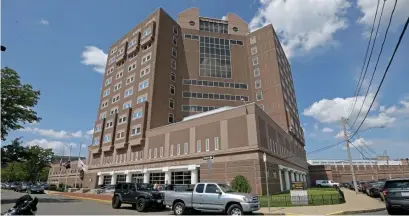  ?? HErald StaFF FilE ?? LOCKED UP: The Suffolk Sheriff's Dept. and Suffolk House of Correction­al facility, where 22-year-old Woldson Noel is being held, is pictured.