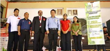  ??  ?? Willie (fourth left) is seen during a photo call with (from left) MyCenTHE Sarawak Region coordinato­r Bernard Stephen; DBNA cultural officer councillor Paul Akiu Bandat; MyCenTHE president and Faculty of Hospitalit­y and Tourism Management dean Prof Dr...