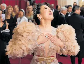  ??  ?? Killing Eve star Sandra Oh was almost swamped by her tulle sleeves as she worked the red carpet.