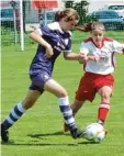  ?? Foto: Georg Wurm ?? Fußball satt beim SC Rohrenfels: Hier duellieren sich zwei C Juniorinne­n Mannschaft­en.