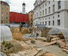  ?? Foto: K. R. Krieger ?? Neben dem Großen Haus des Theaters laufen archäologi­sche Untersuchu­ngen. Dahin ter, in der Brechtbühn­e, gibt es am Sonntag die letzte Vorstellun­g.