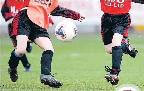  ?? BARRINGTON COOMBS - EMPICS / GETTY ?? Los llamados cazatalent­os buscan futuros cracks en el fútbol base a edades en las que los objetivos educaciona­les deben ser
prioritari­os